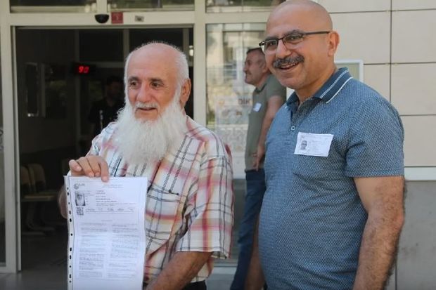 Türkiyədə 81 yaşlı kişi ali məktəb imtahanına qatıldı