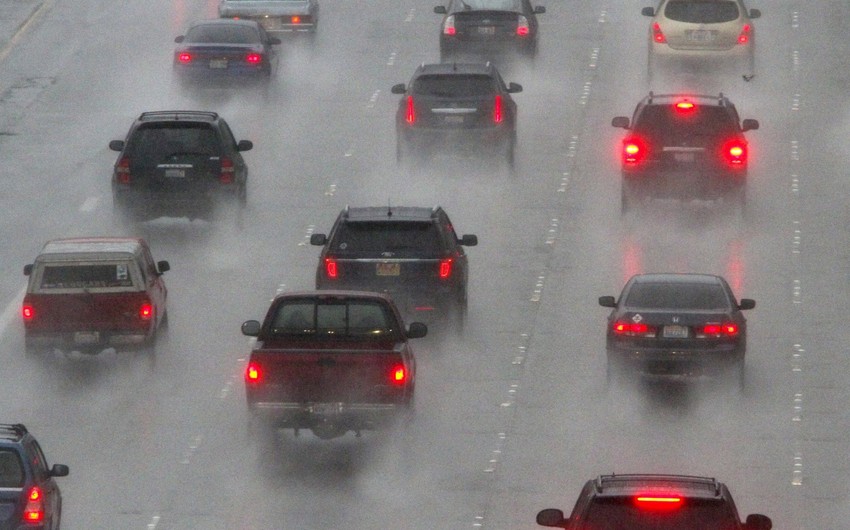 На ряде дорог Баку снижена допустимая скорость движения