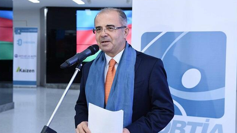 Akademiya rektorun 440 min manatlıq 