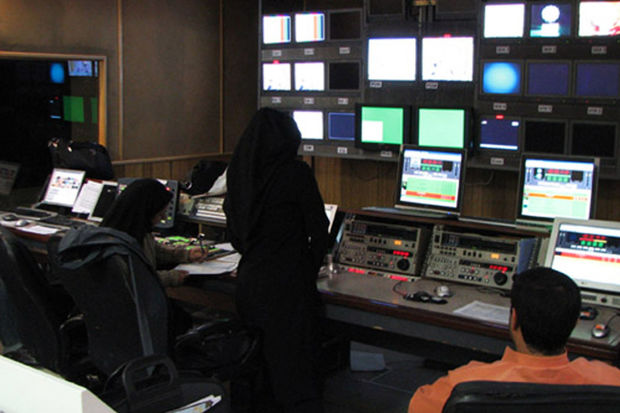 İran televiziyasında canlı yayım zamanı qadın müxbirə hicab xəbərdarlığı - VİDEO