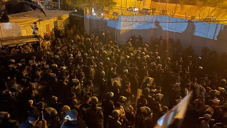 İsveçin İraqdakı səfirliyi yandırılıb