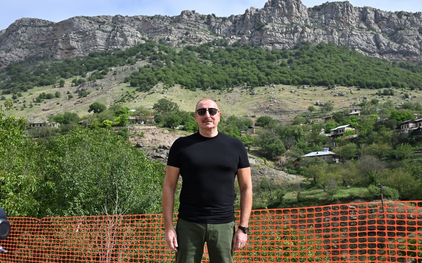 Президент Ильхам Алиев находится в поездке в Шушинском районе