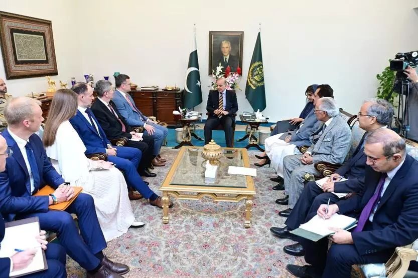 Ukraynanın xarici işlər naziri Kuleba Pakistana səfər edib