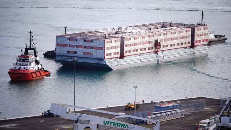 Böyük Britaniyada qaçqınlar üçün “üzən həbsxana