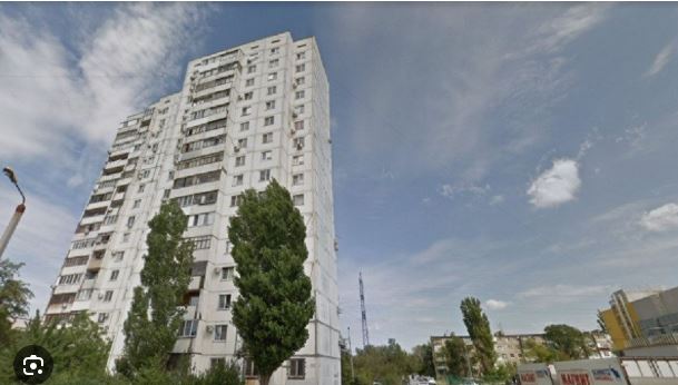 17-ci mərtəbədən başına kondisioner düşən şəxs öldü