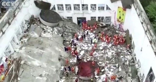 Çində idman zalının damı uçdu