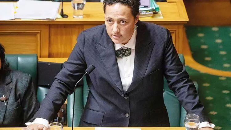 Sərxoş halda qəza keçirən nazir istefa verdi