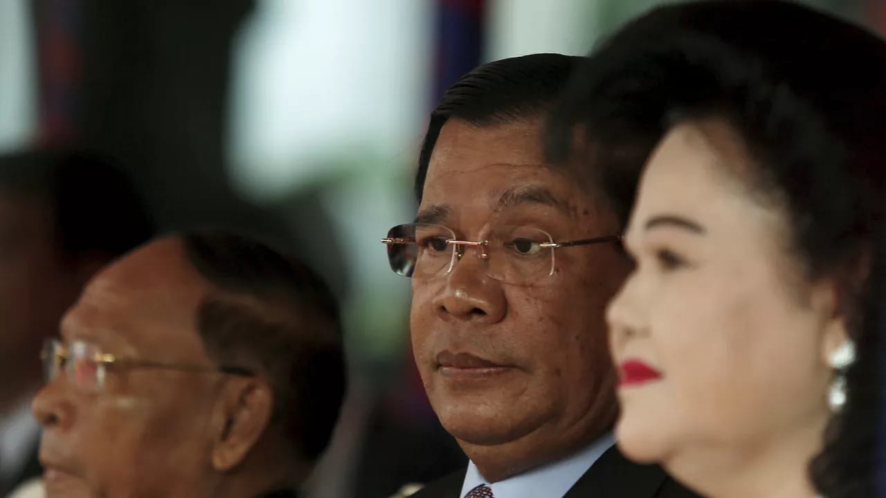 Kambocanın 40 illik lideri hakimiyyəti oğluna təhvil verəcəyini açıqladı