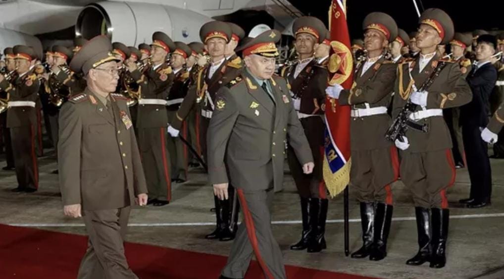 Rusiyanın müdafiə naziri Şimali Koreyada rəsmi mərasimlə qarşılanıb