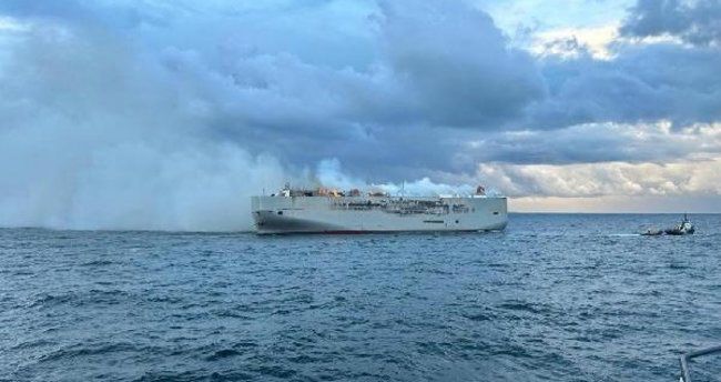 Hollandiyada yük gəmisində yanğın baş verib: 1 ÖLÜ