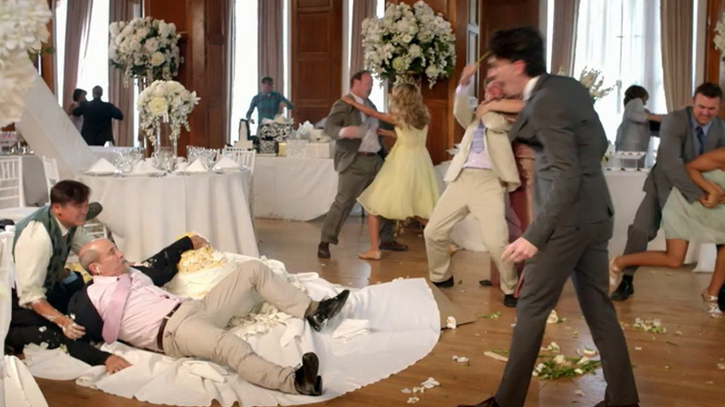 Azərbaycanda bəy qız toyunda nişanlısının keçmiş sevgilisini bıçaqladı (VİDEO)