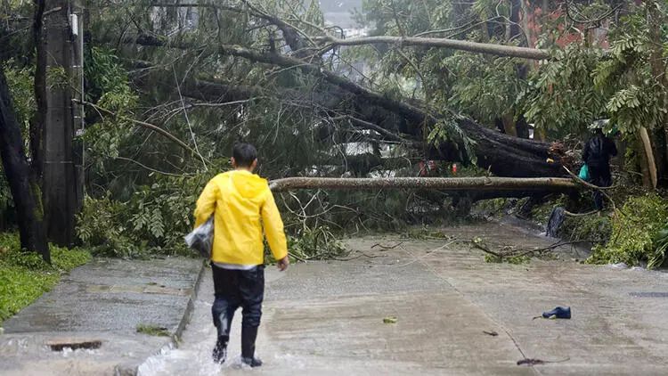 Dokusuri tayfunda 2 nəfər həyatını itirib