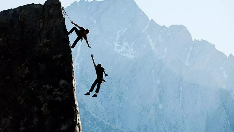 Qırğızıstanda Pobeda zirvəsinə qalxan 4 əcnəbi alpinistin axtarış-xilasetmə işləri davam edir