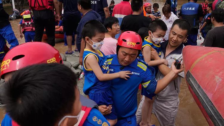 Çində son 140 ilin ən güclü yağışı yağıb