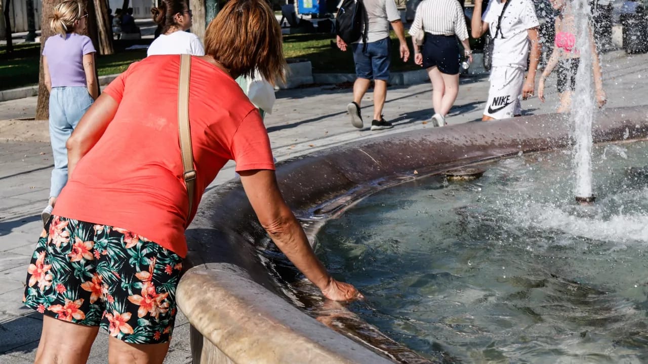 Yunanıstanda son 14 ilin ən isti ayı yaşanılır