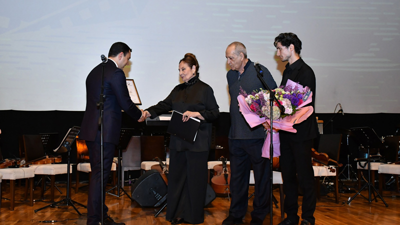 Nazir 11 ildir küsülü olan Xalq artistlərini barışdırdı (FOTOLAR)