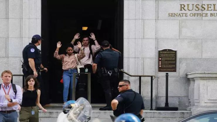 ABŞ Konqresində silahlı hücumçu həyəcan siqnalının saxta olduğu ortaya çıxdı