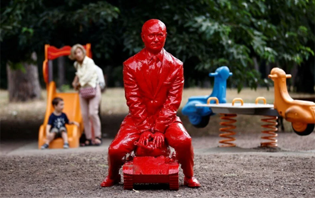 Romada uşaq parkına Putinin heykəli qoyuldu - Fotolar