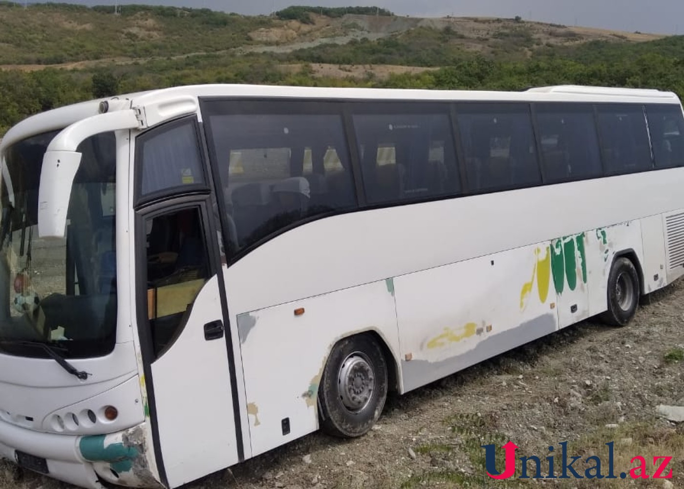 Şamaxıda turistləri aparan avtobus qəzaya uğradı: Xəsarət alanlar var