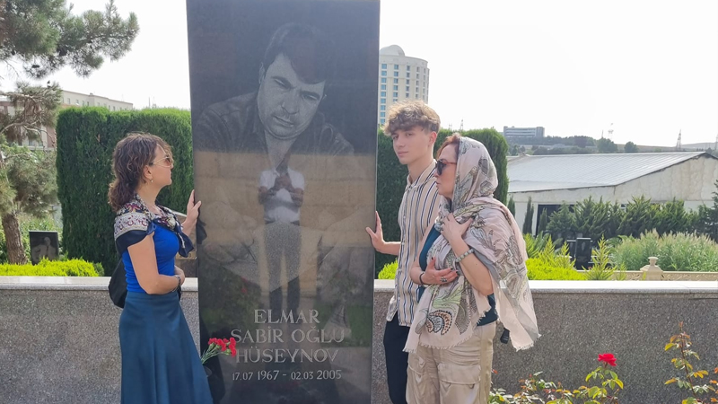 Elmar Hüseynovun ailəsi 17 il sonra Azərbaycanda (FOTOLAR)