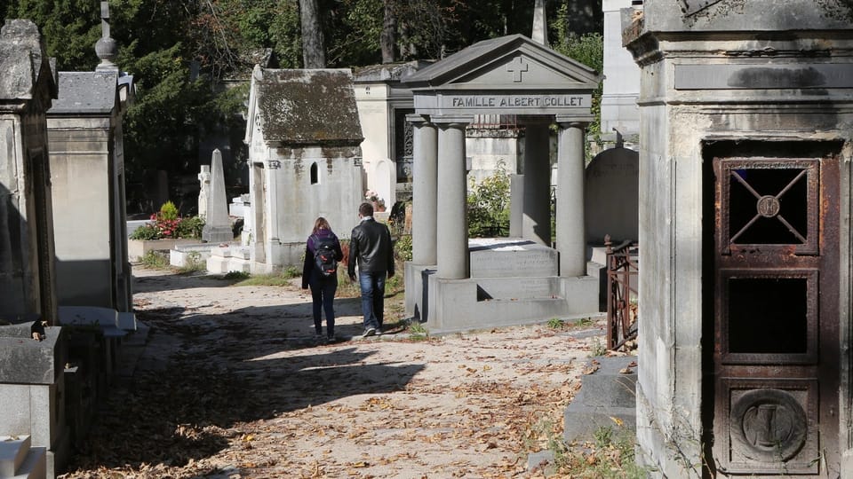 Fransada oğrular 220 qəbri qarət ediblər