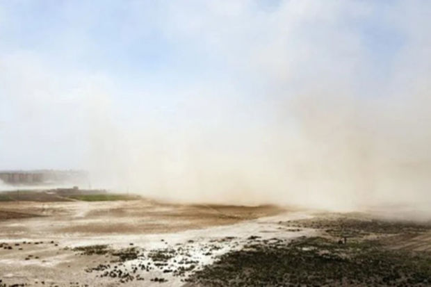Urmiya gölündə yaranan duz qasırğasının dəhşətli görüntüləri yayıldı - VİDEO