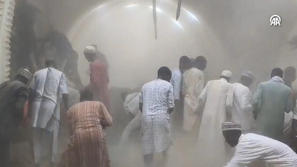 Nigeriyada 186 illik tarixi məscid uçub: 10 nəfər ölüb