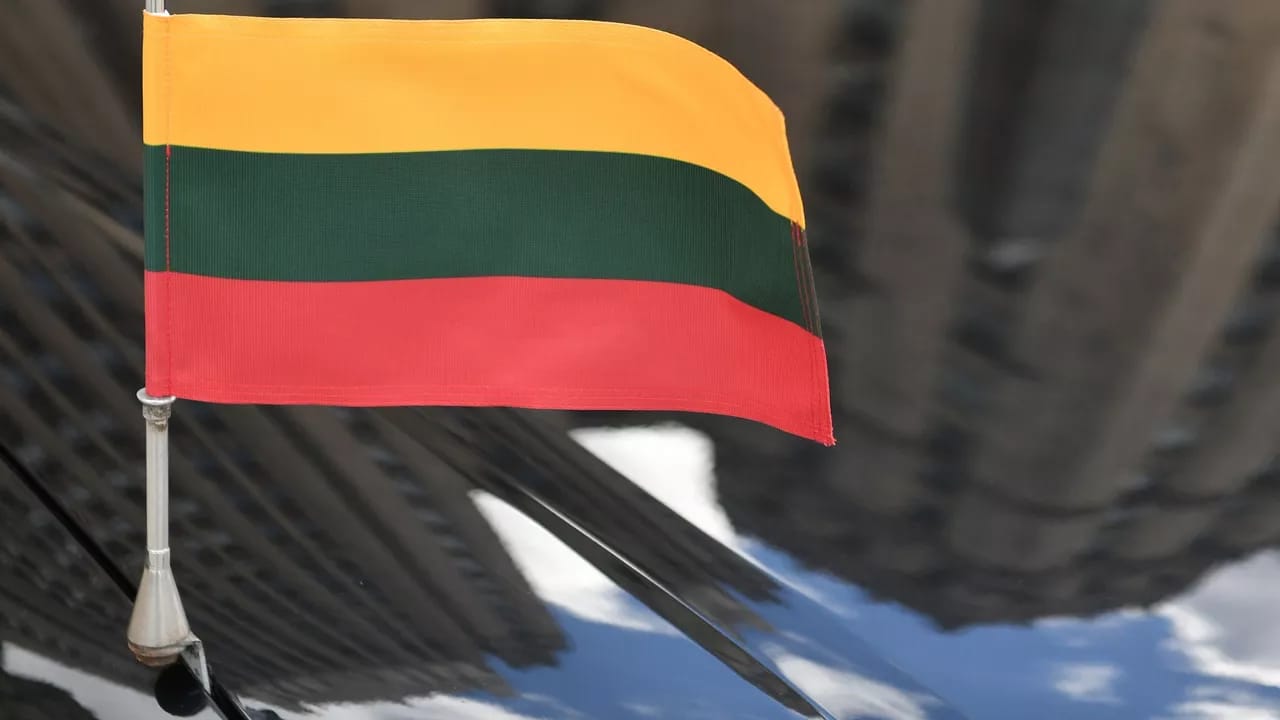 Litva Belarusla iki sərhəd keçid məntəqəsini bağlamaq qərarına gəlib