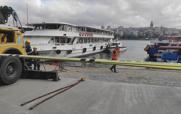 İstanbulda avtobus dənizə düşdü - Video