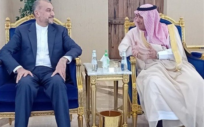 İran XİN başçısı 7 ildən sonra ilk dəfə Səudiyyə Ərəbistanına səfər edib