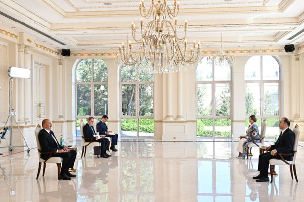 Prezident Tacikistanın Azərbaycana yeni təyin olunmuş səfirinin etimadnaməsini qəbul edib - YENİLƏNİB + FOTO