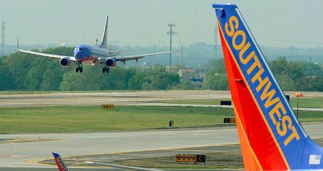 “Boeing 737” tipli təyyarə havaya qalxdıqdan təxminən yarım saat sonra yerə enib