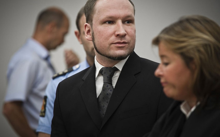 Terrorçu Breyvik hüquqlarını pozduğuna görə Norveçi məhkəməyə verir