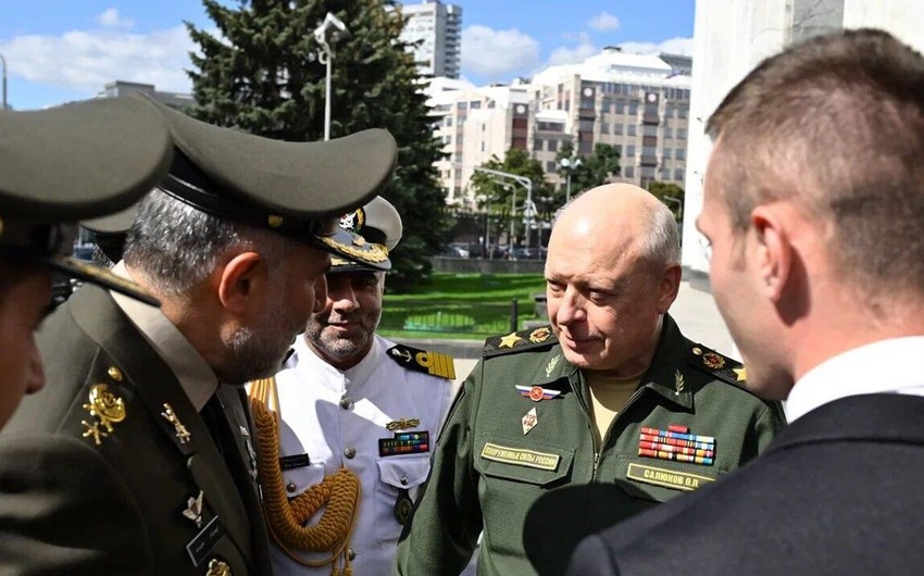 İranın Quru Qoşunları komandanı Rusiyaya gedib