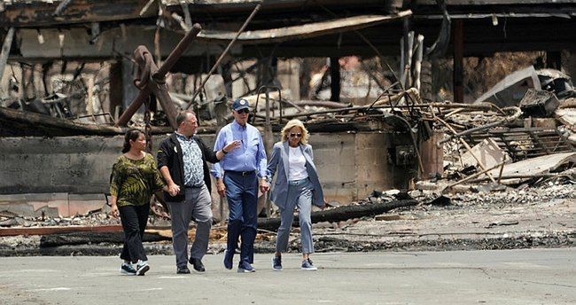 ABŞ prezidenti Bayden təbii fəlakətin baş verdiyi Havay adalarına səfər edib