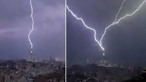 Dünyanın ən hündür göydələnindən birinə güclü ildırım düşdü