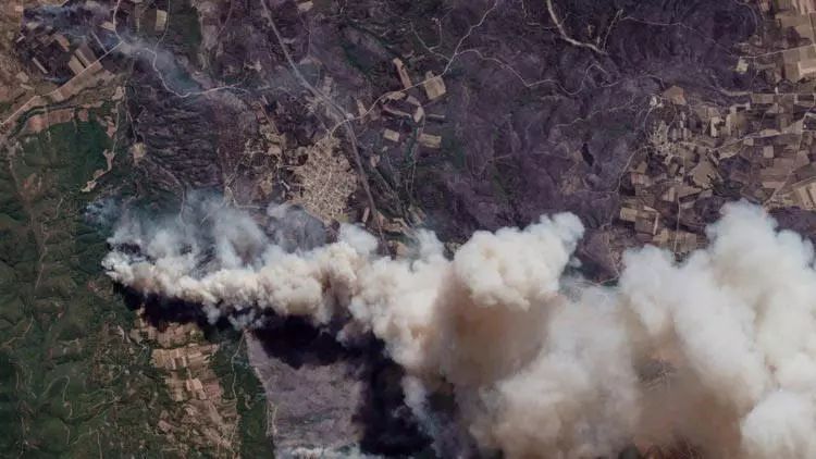 Yunanıstanda yaşanan faciə kosmosdan görüntülənib