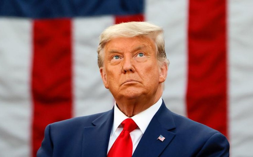 Tramp: “Bayden çimərlikdə şəkil çəkdirməyə üstünlük verir”