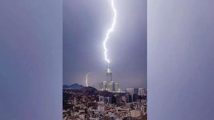 “Supercell” qasırğası Məkkəbi vurub