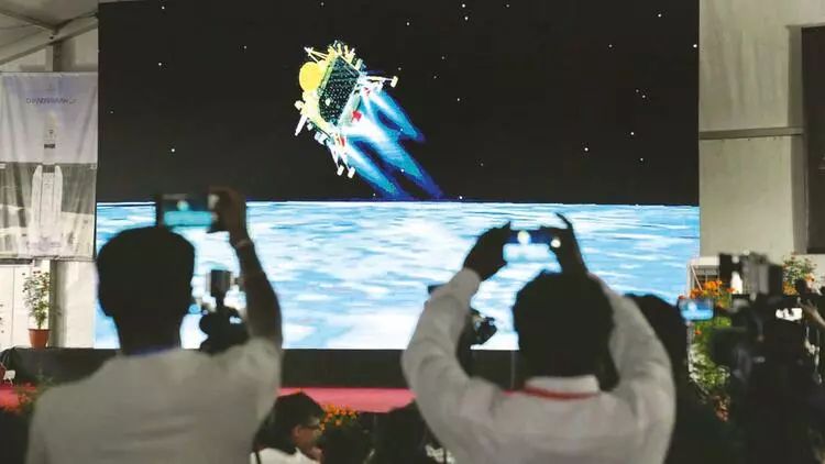 Hindistan Ayın qaranlıq tərəfinə enən ilk ölkə oldu