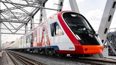 Moskva metrosunun yeni yerüstü xətti açılıb