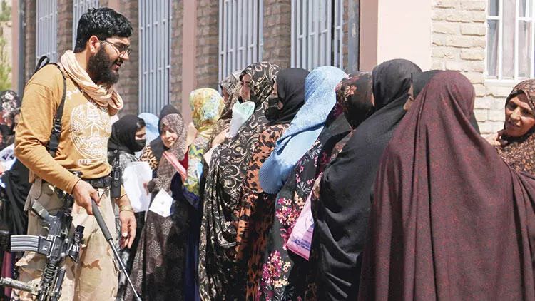 Taliban qadın tələbələri Dubaya getməsinə icazə verməyib