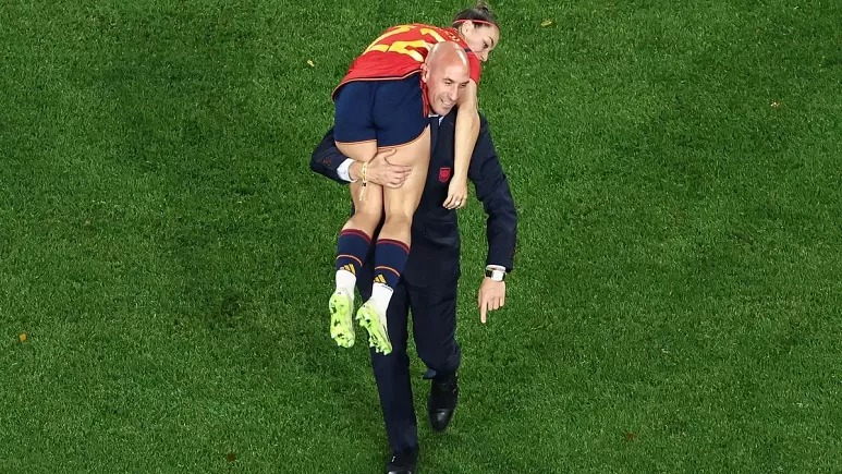 FİFA İspaniya Futbol Federasiyasının prezidentini istefaya göndərib