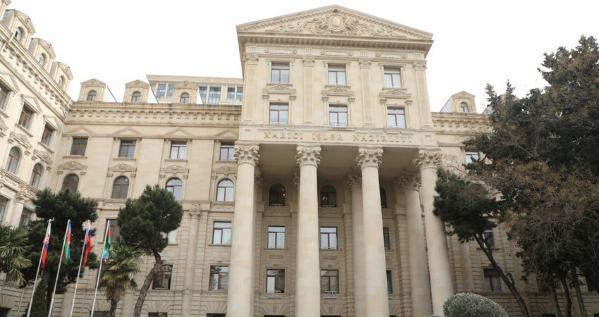 Azərbaycan XİN Makrona cavab verib: “Laçın humanitar dəhlizi” kimi ifadələr qəbuledilməzdir”