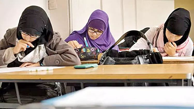 Fransa məktəblərdə 