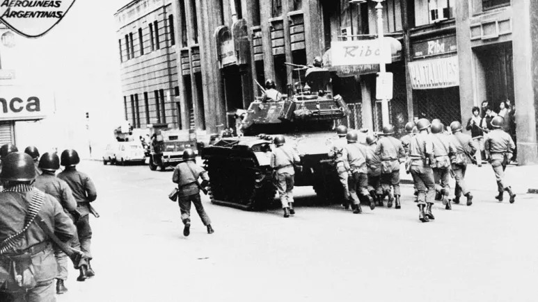 ARAŞDIRMA: Uğursuz çevriliş cəhdləri hakimiyyəti şəxsiləşdirir