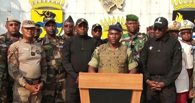 Britaniya Qabondakı çevrilişi qınayıb