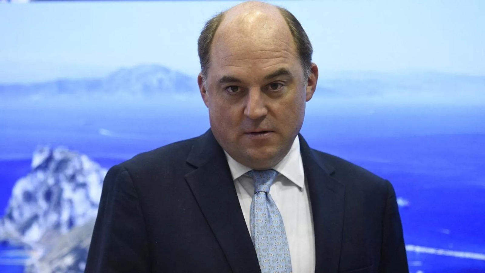 SON DƏQİQƏ: İngiltərənin müdafiə naziri istefa verdi