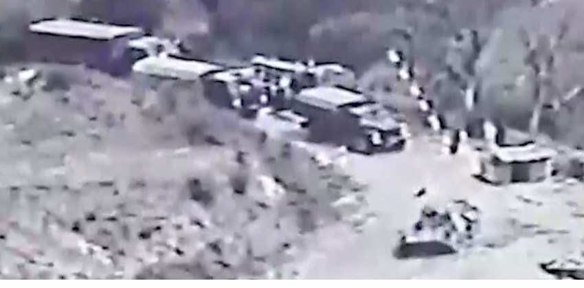 Bu gün Rusiya sülhməramlı kontingentininin müşayiəti altında ermənilərin döyüş mövqelərinə silah-sursat daşınıb - VİDEO