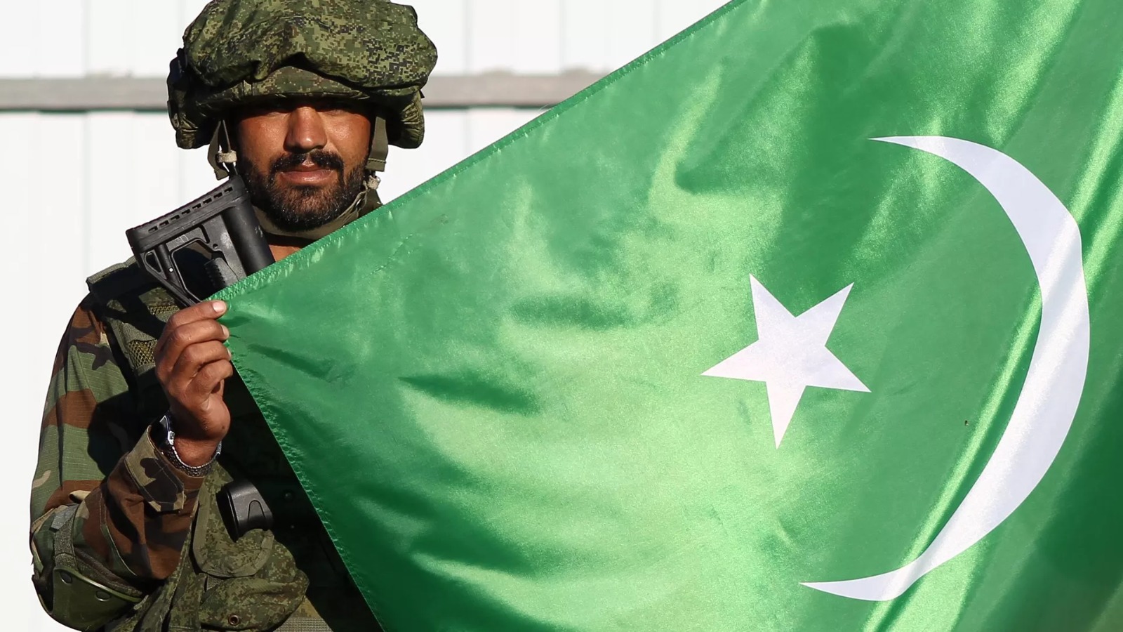 Pakistanda təhlükəsizlik konvoyuna hücum: 9 ÖLÜ 20 YARALI VAR